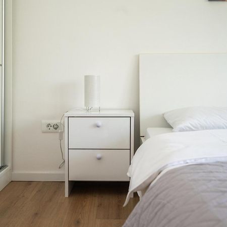 Bright 2Bdr Apartment With Balcony - Free Parking SJJ Buitenkant foto