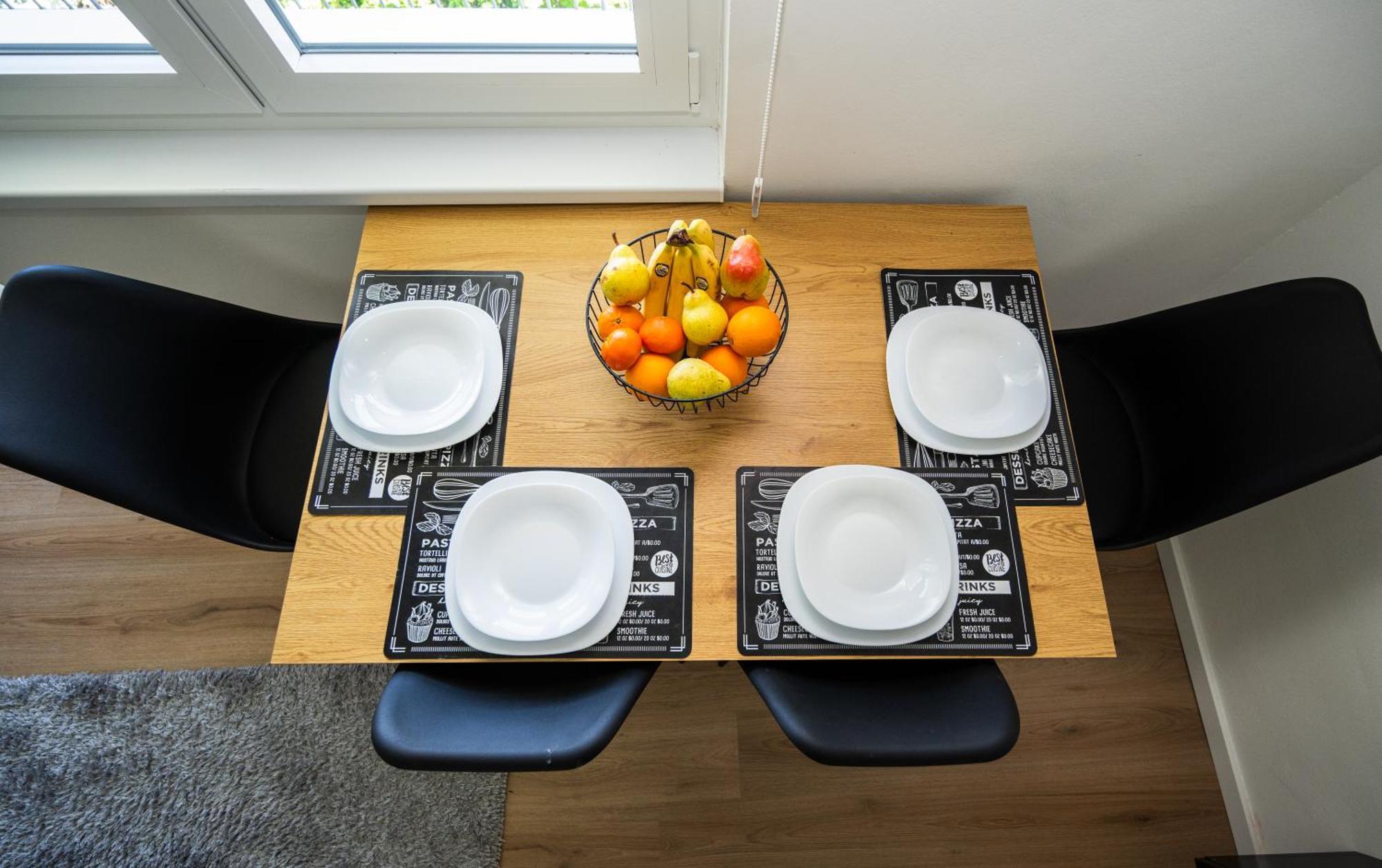 Bright 2Bdr Apartment With Balcony - Free Parking SJJ Buitenkant foto